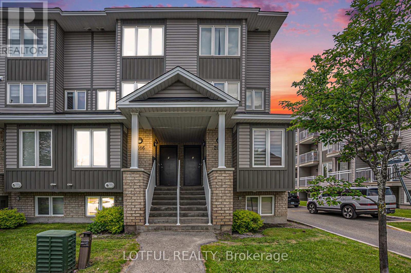 2016 Dorima St A St, Ottawa, ON K4A 0X5