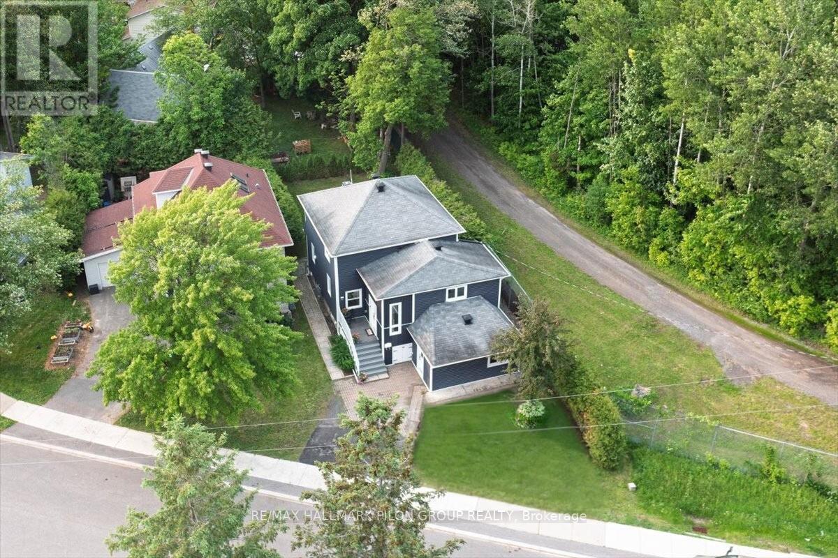84 Eastpark Dr, Ottawa, ON K1B 4A4