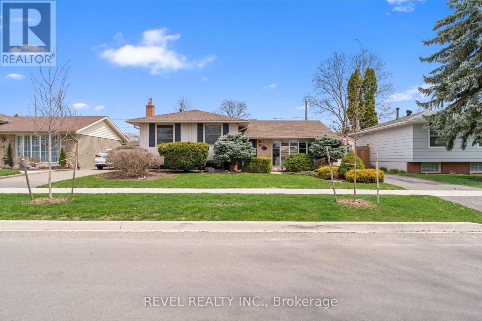 637 Thornwood Ave, Burlington Roseland, ON L7N 3B9