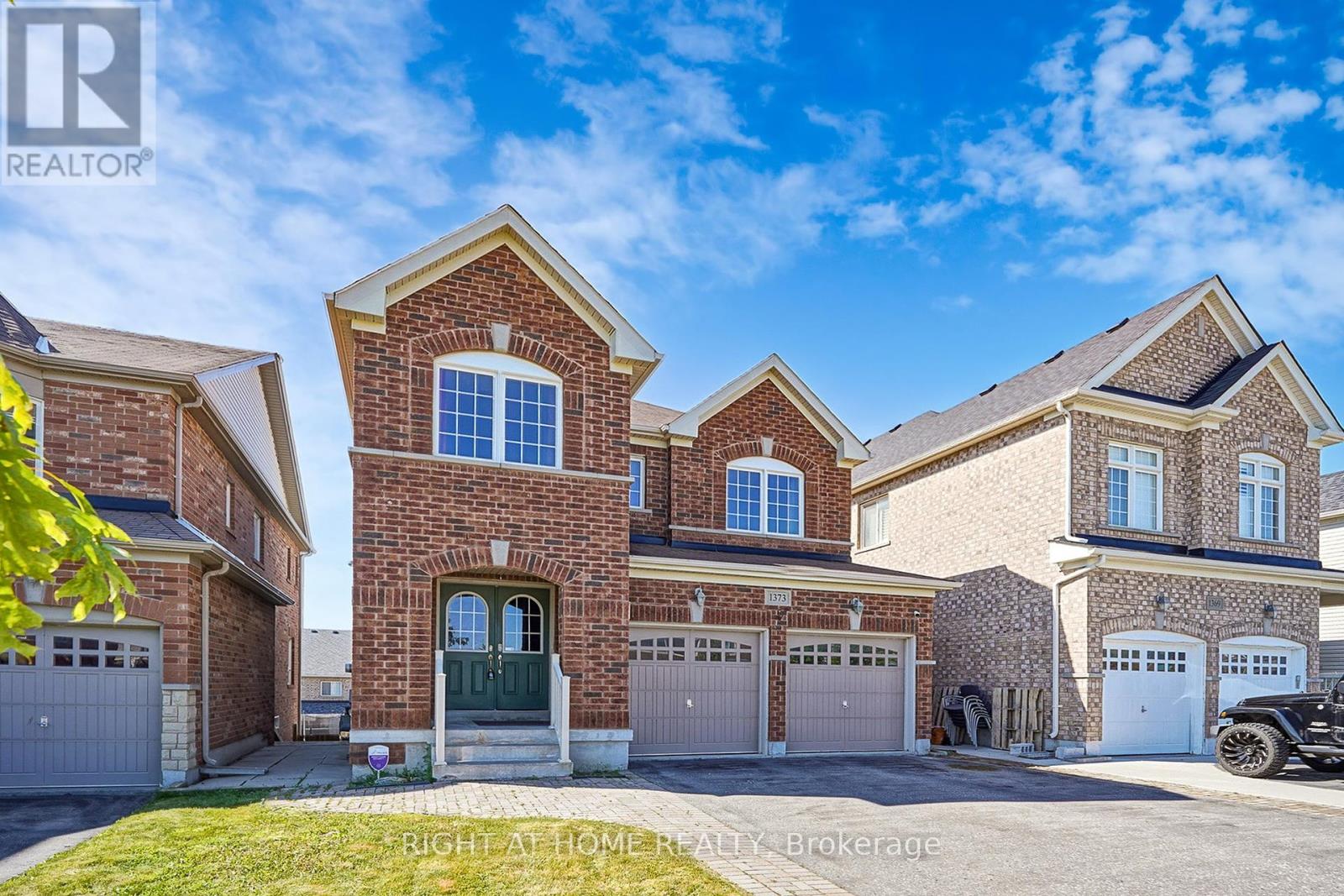 1373 Woodstream Ave, Oshawa, ON L1K 0N6