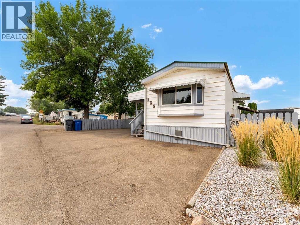 135 Anson Ave SW, Medicine Hat, AB T1A 8A1