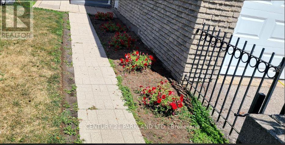 42 Antibes Dr, Toronto Westminster-branson, ON M2R 3K4