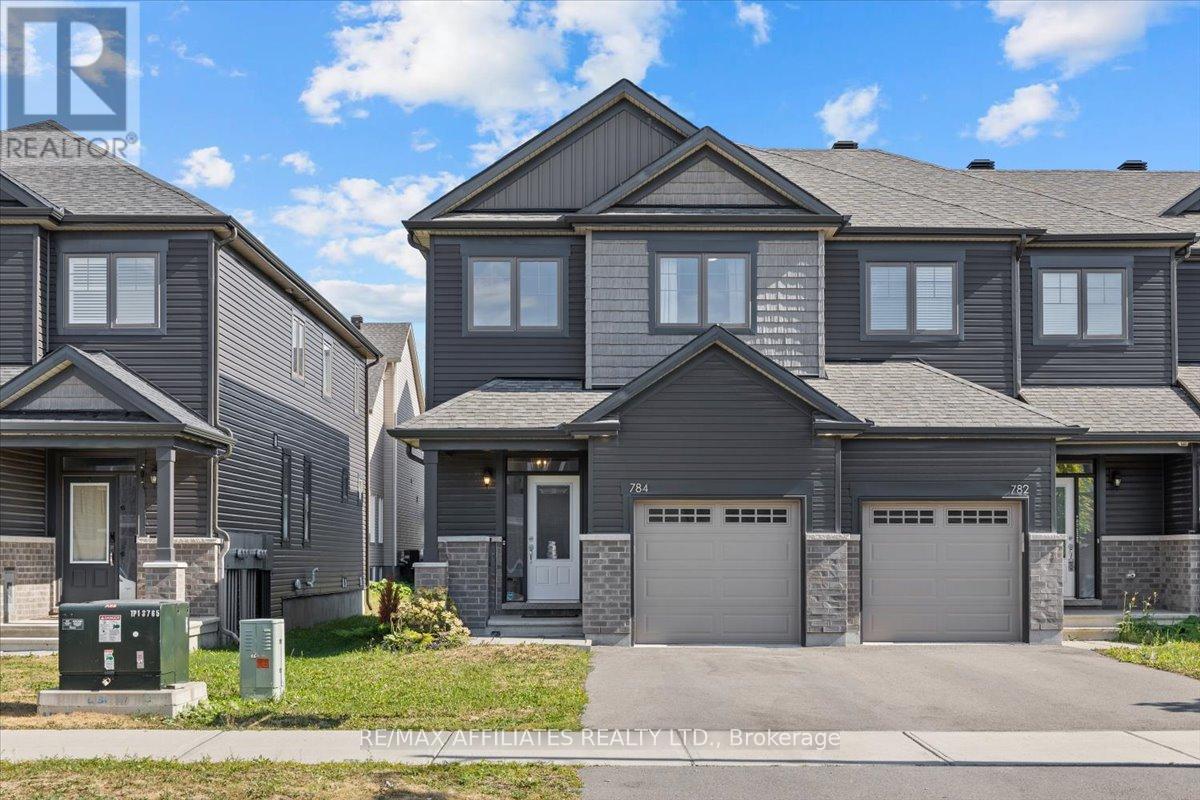 784 Miikana Rd, Ottawa, ON K1X 0G5