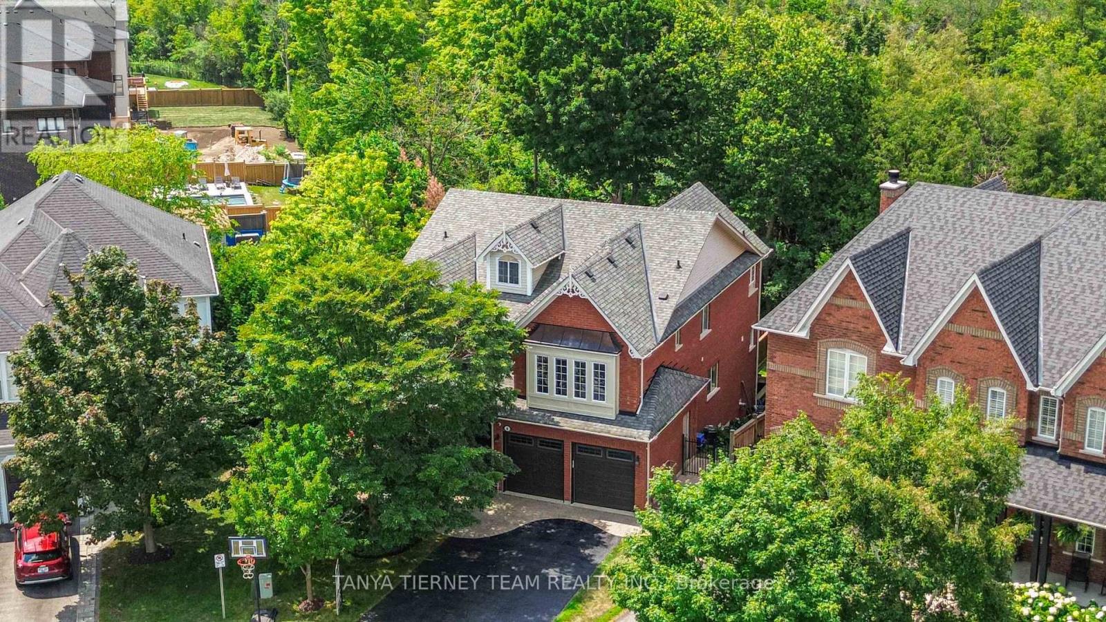 6 Braddock Ct, Whitby, ON L1M 2N1