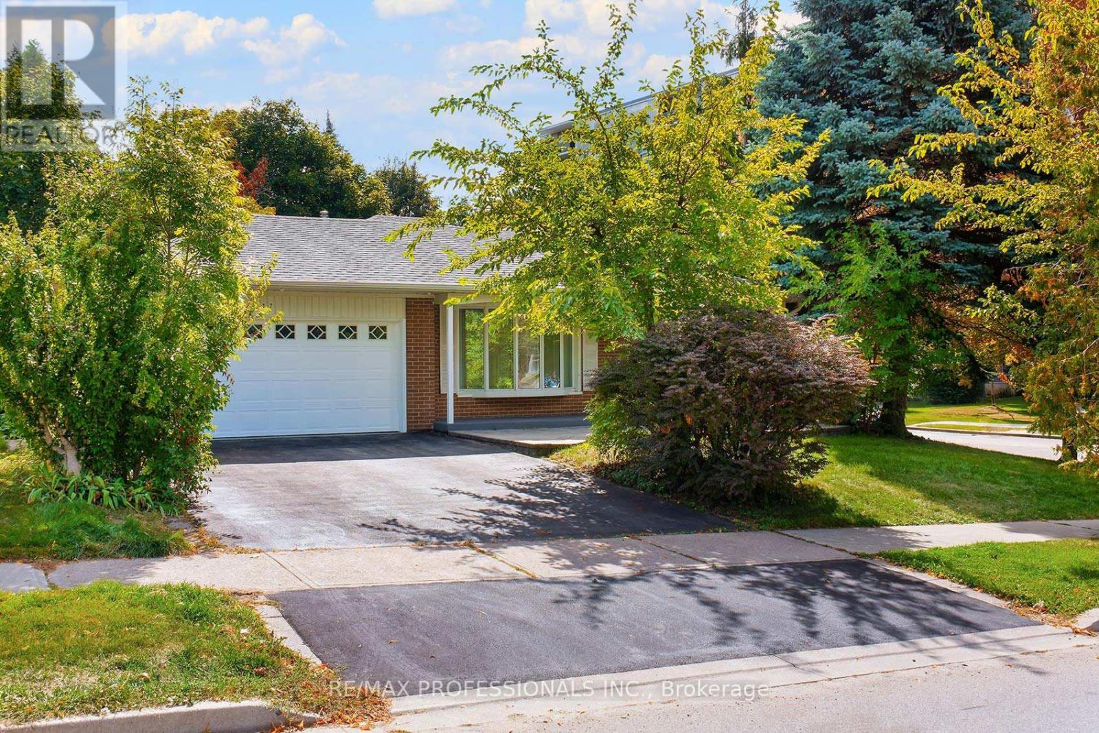 37 Sunplains Cres, Toronto Markland Wood, ON M9C 1M4