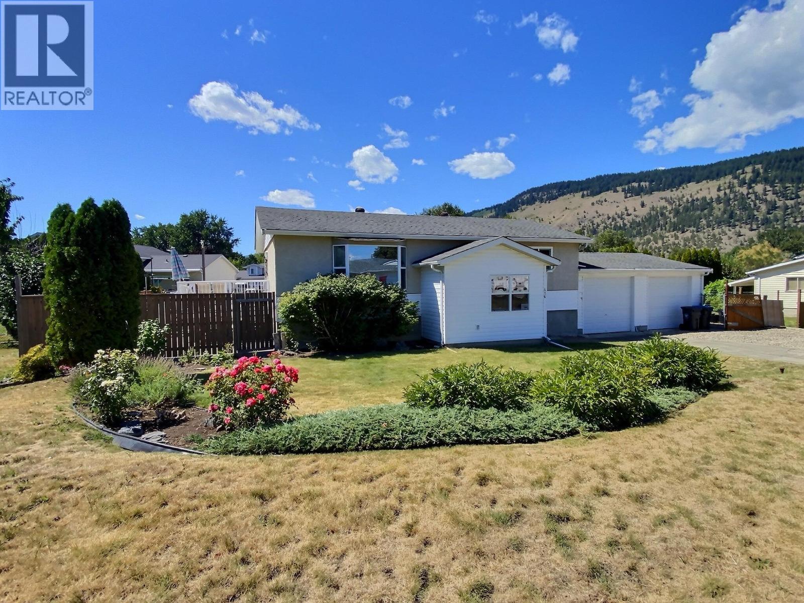 416 Larch St, Chase, BC V0E 1M0