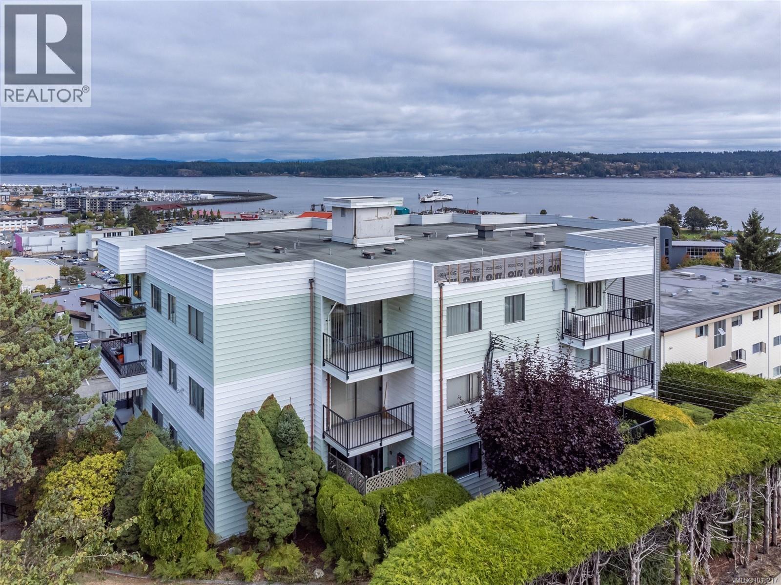 907 Cedar St Unit 203 St, Campbell River, BC V9W 2W1