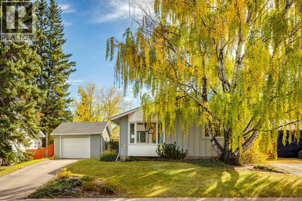 114 Hallbrook Dr SW, Calgary, AB T2V 3H6