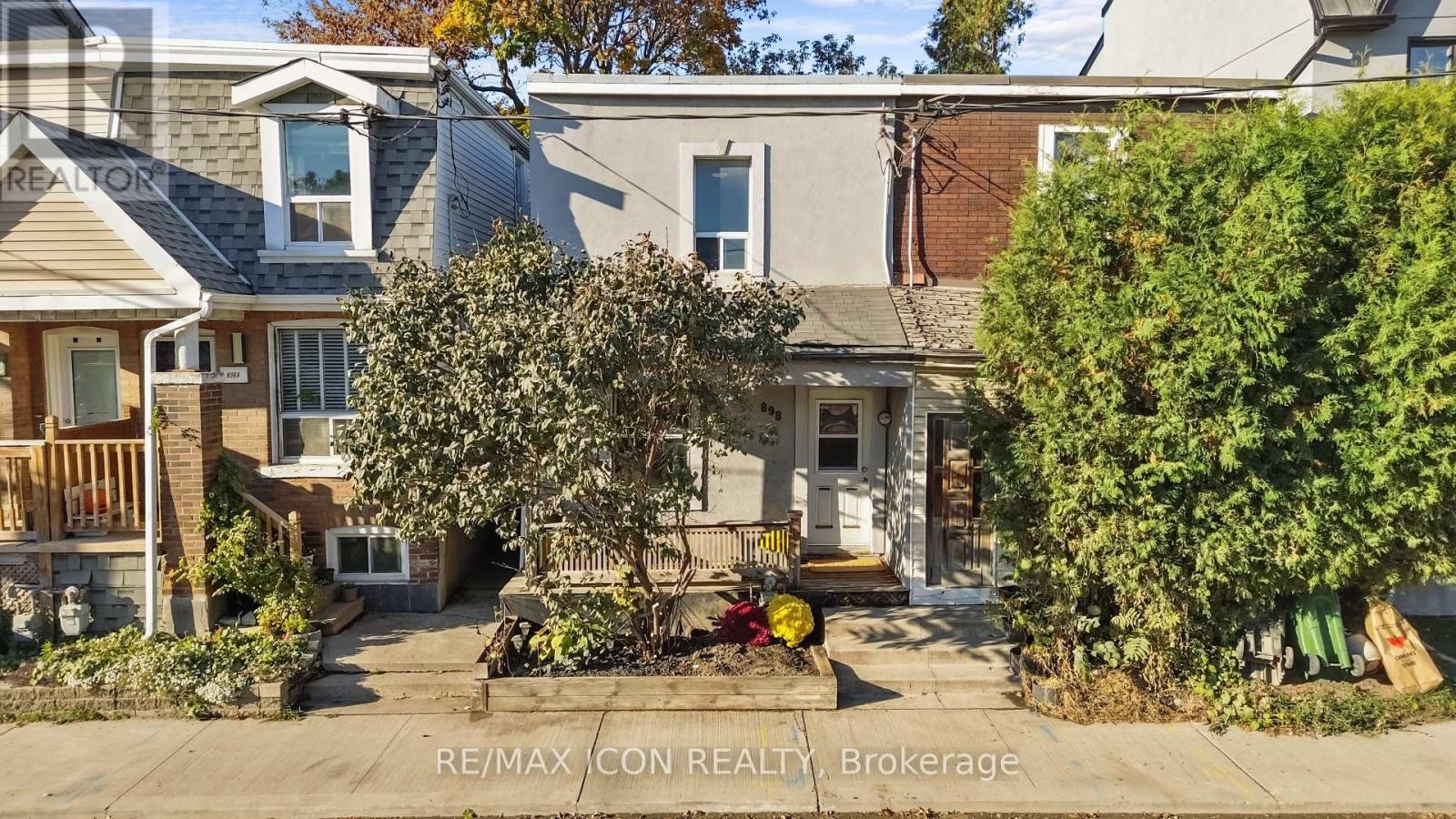 898 Eastern Ave, Toronto, ON M4L 1A4