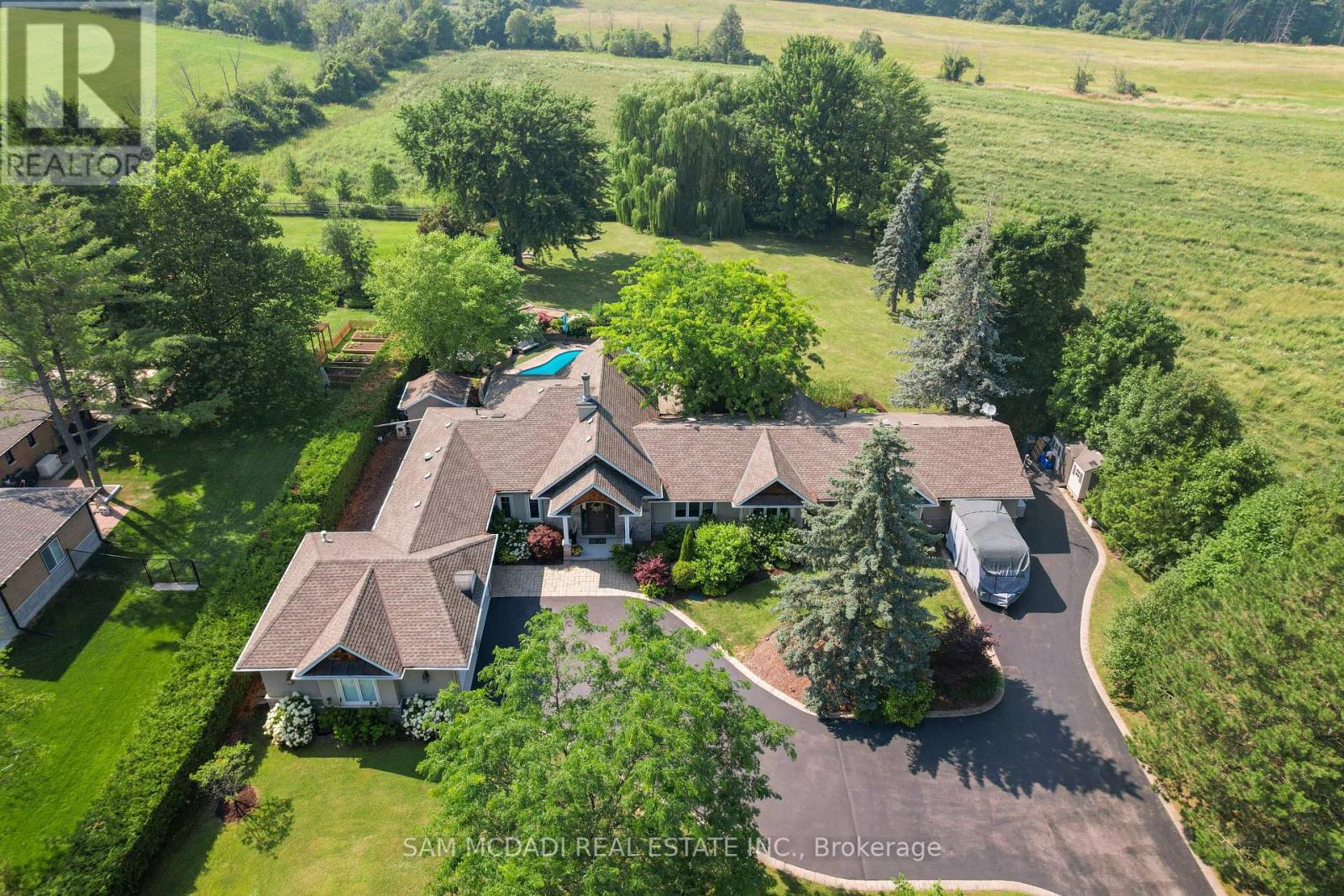 2577 No 8 Side Rd, Burlington, ON L7P 0E5