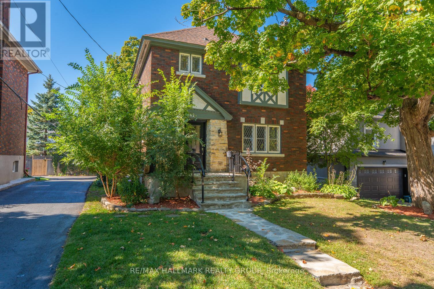 242 Harmer Ave S, Ottawa, ON K1Y 0V6