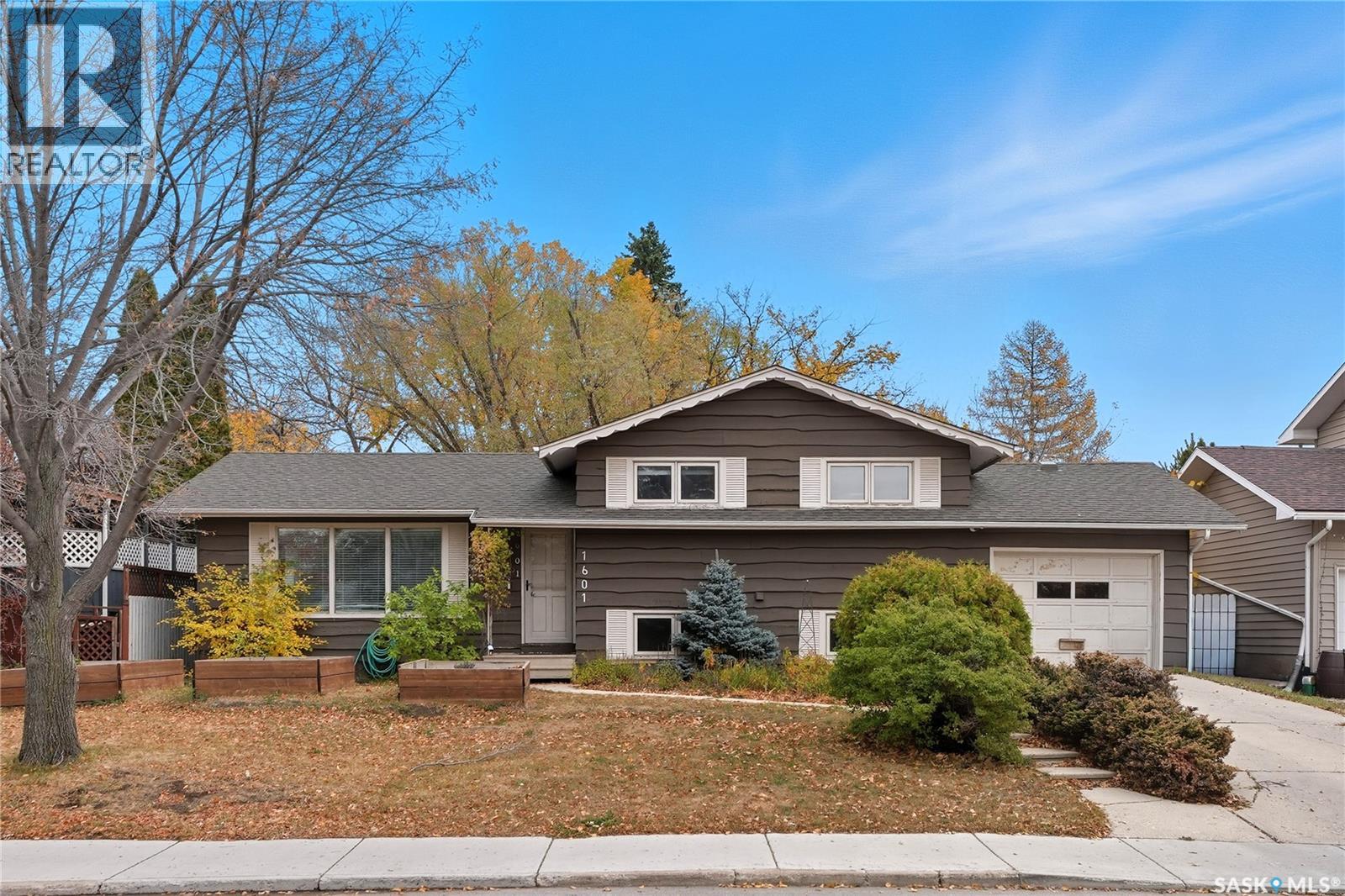 1601 Arlington Ave, Saskatoon, SK S7H 2Y4