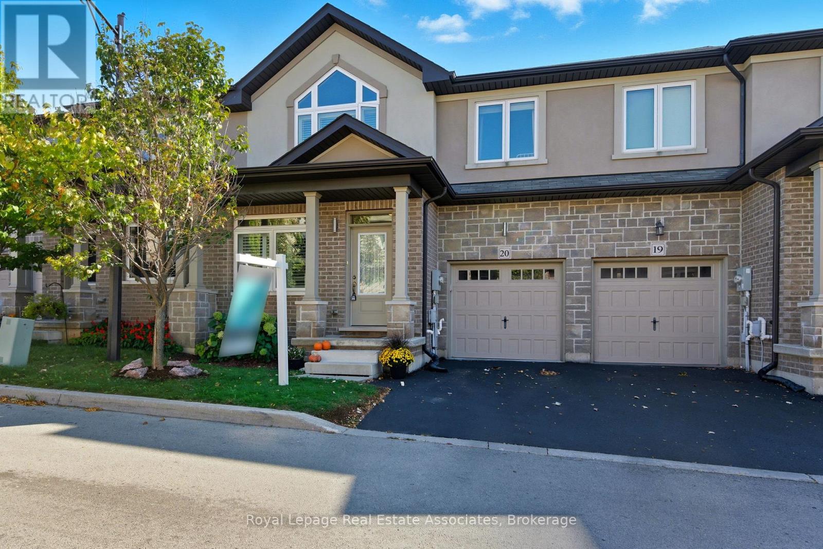 20 421 Kitty Murray Ln, Hamilton, ON L9G 3K9