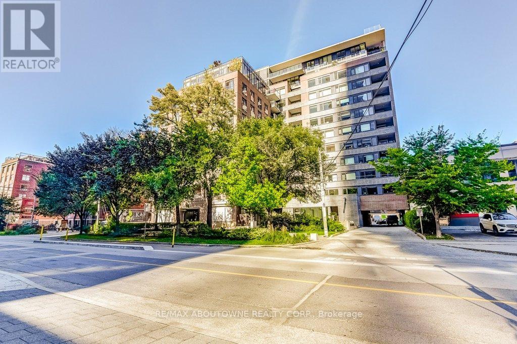 212 400 Wellington St W, Toronto, ON M5J 2N7