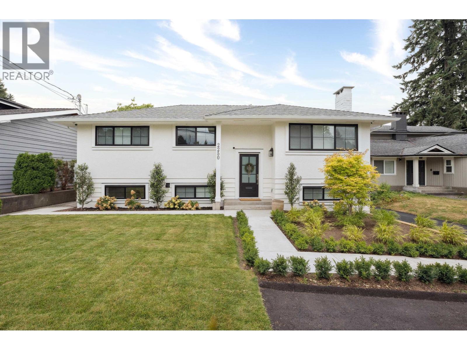 2250 Gale Ave, Coquitlam, BC V3K 2Y8