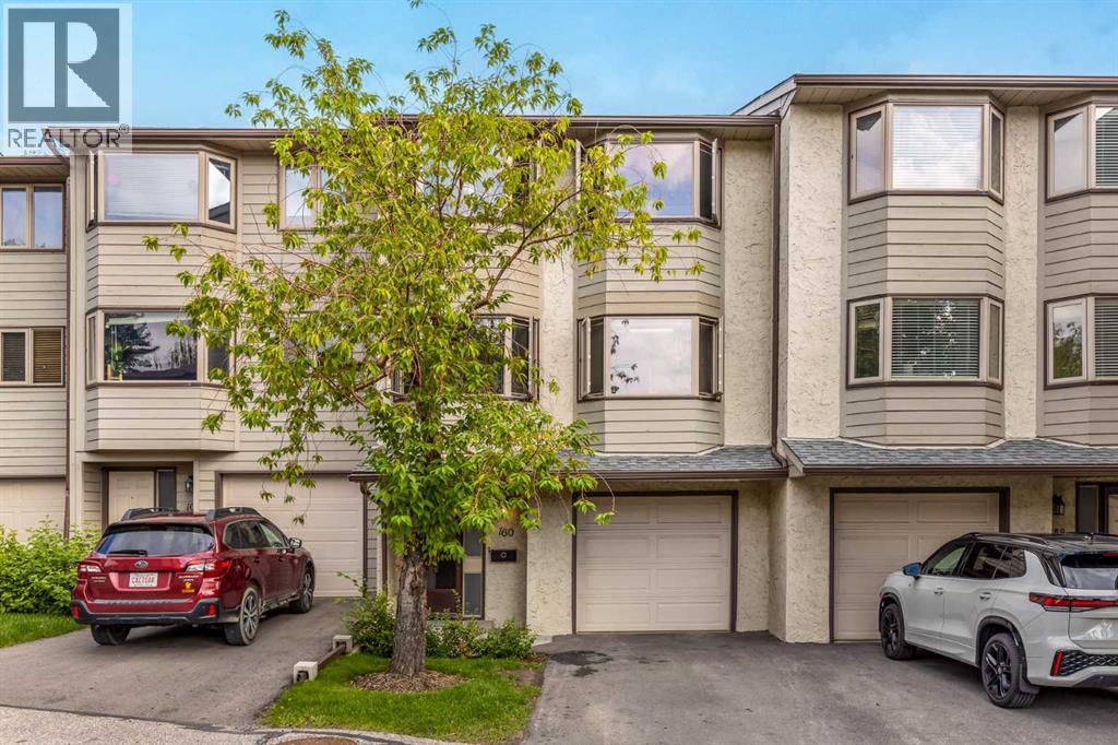 160 Glamis Ter SW, Calgary, AB T3E 6V3