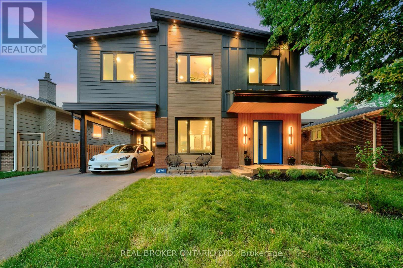 579 Chamberlain Rd, Burlington, ON L7L 2V2