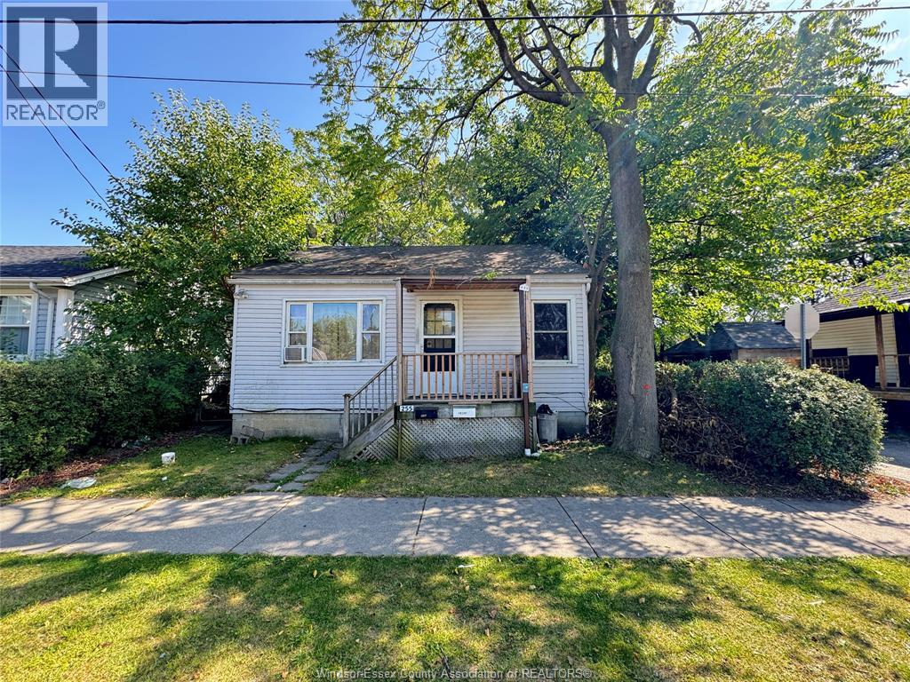 255 Elliott, Windsor, ON N9A 3R7