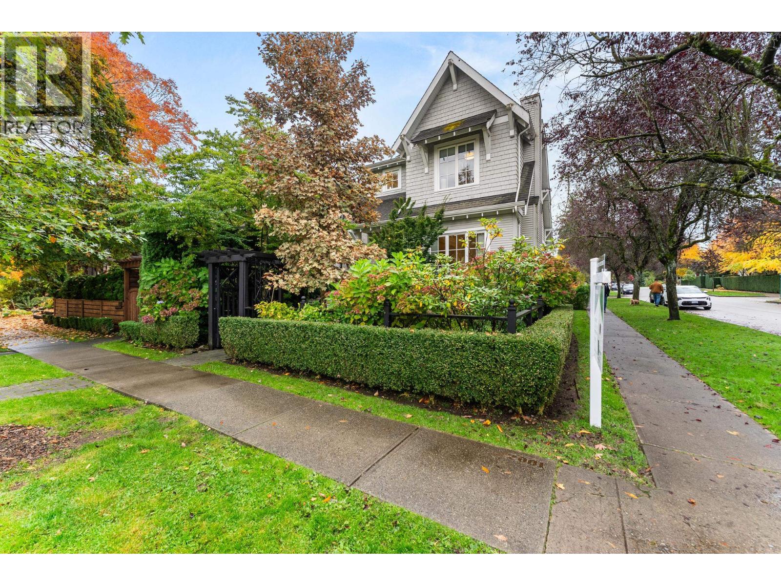 98 W 18th Ave, Vancouver, BC V5Y 2A4