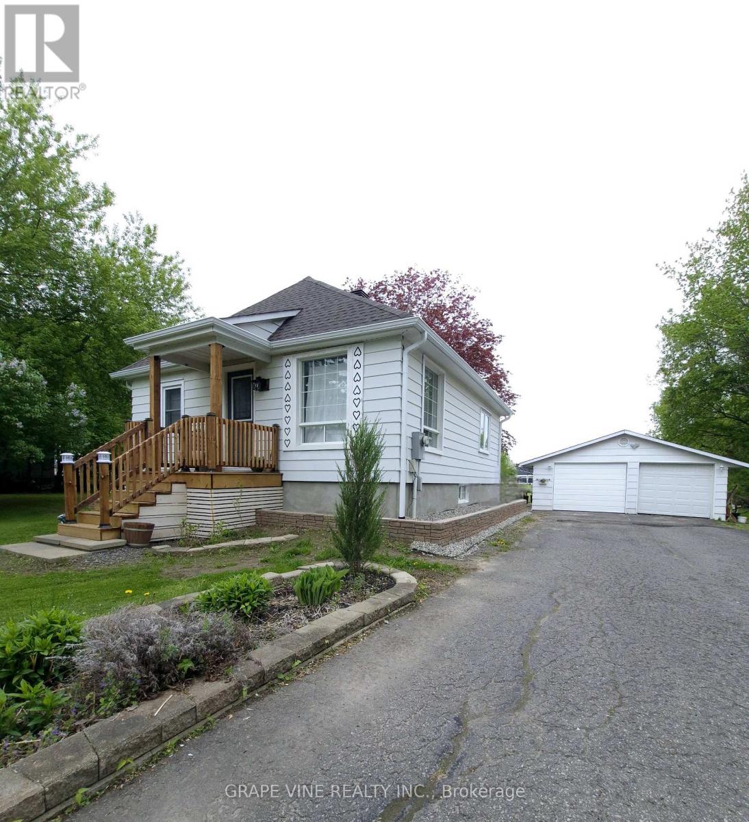 8942 Mitch Owens Rd, Ottawa, ON K0A 1V0