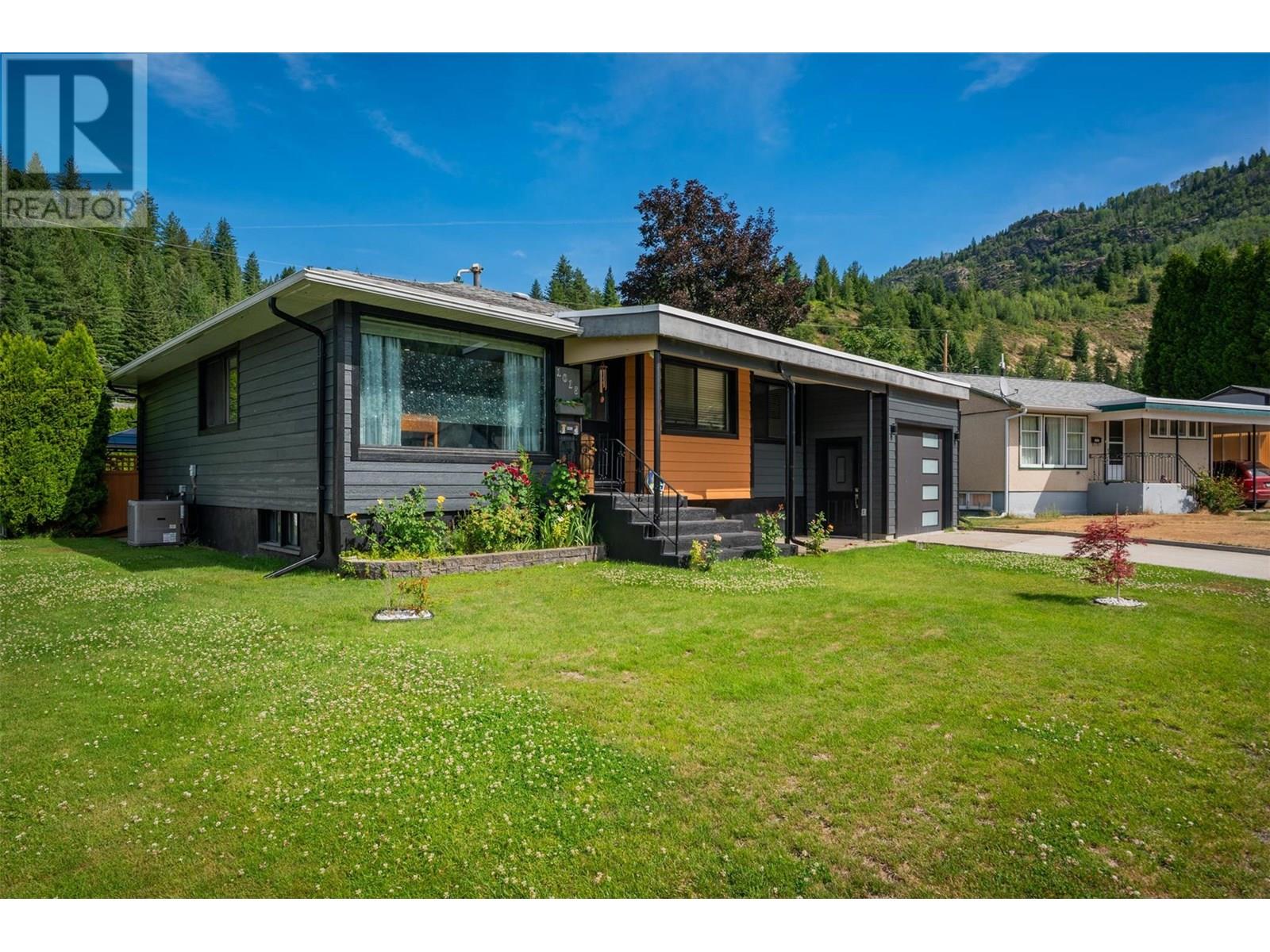 1015 Regan Cres, Trail, BC V1R 1C2
