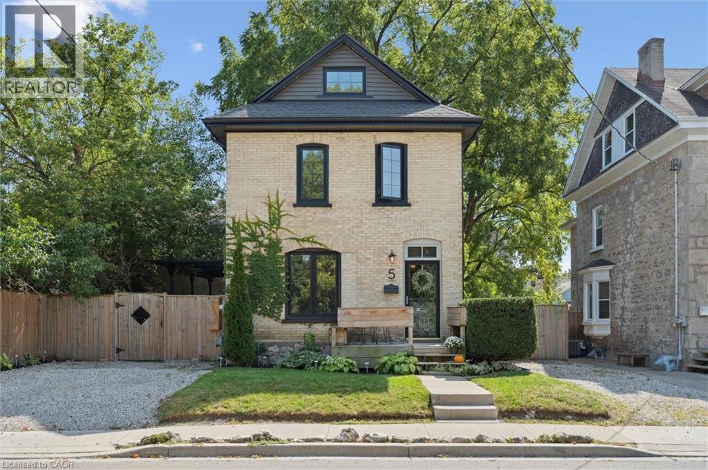 5 Crombie St, Cambridge, ON N1S 1Y3
