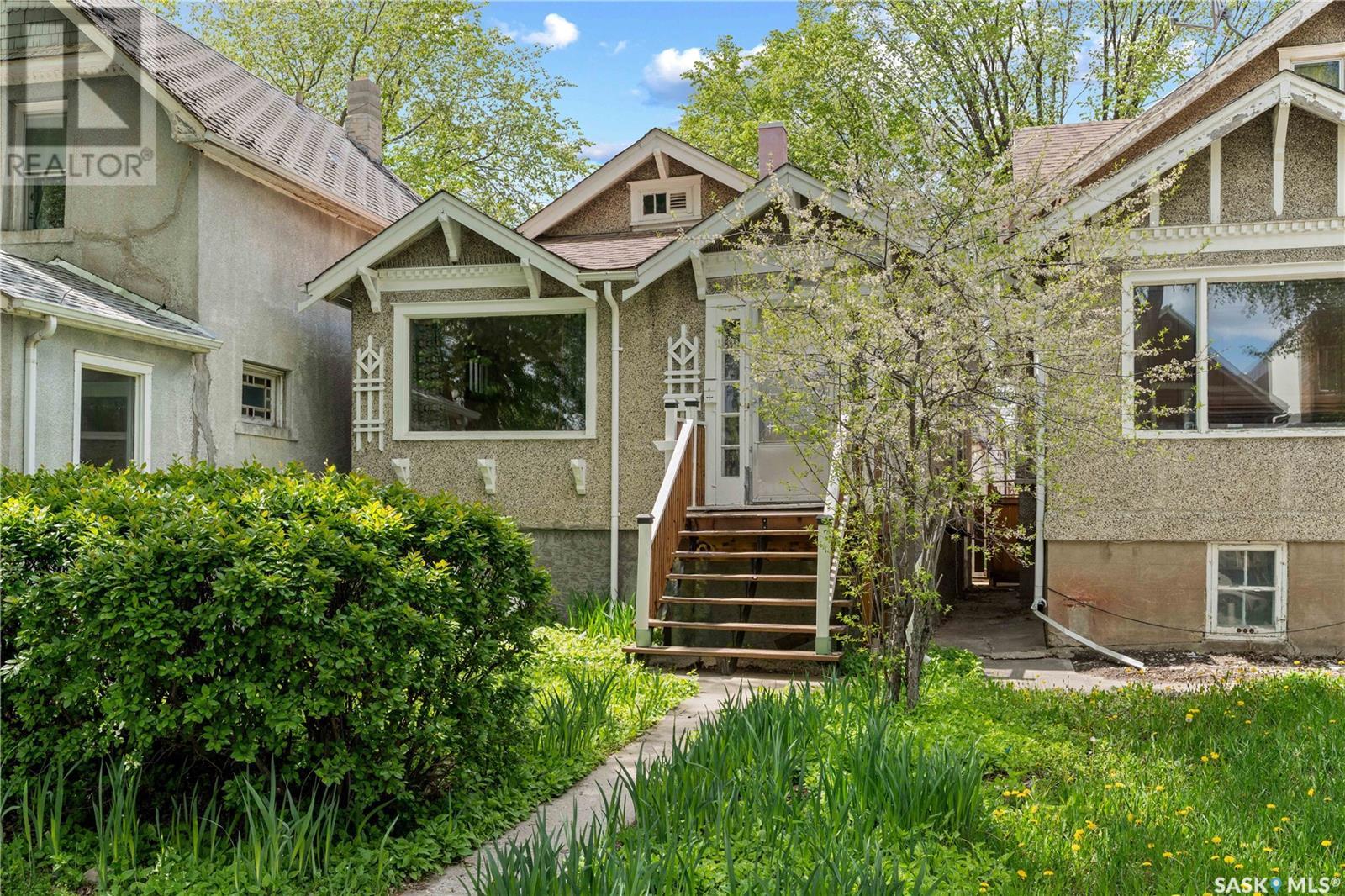 1736 Ottawa St, Regina, SK S4P 1P2