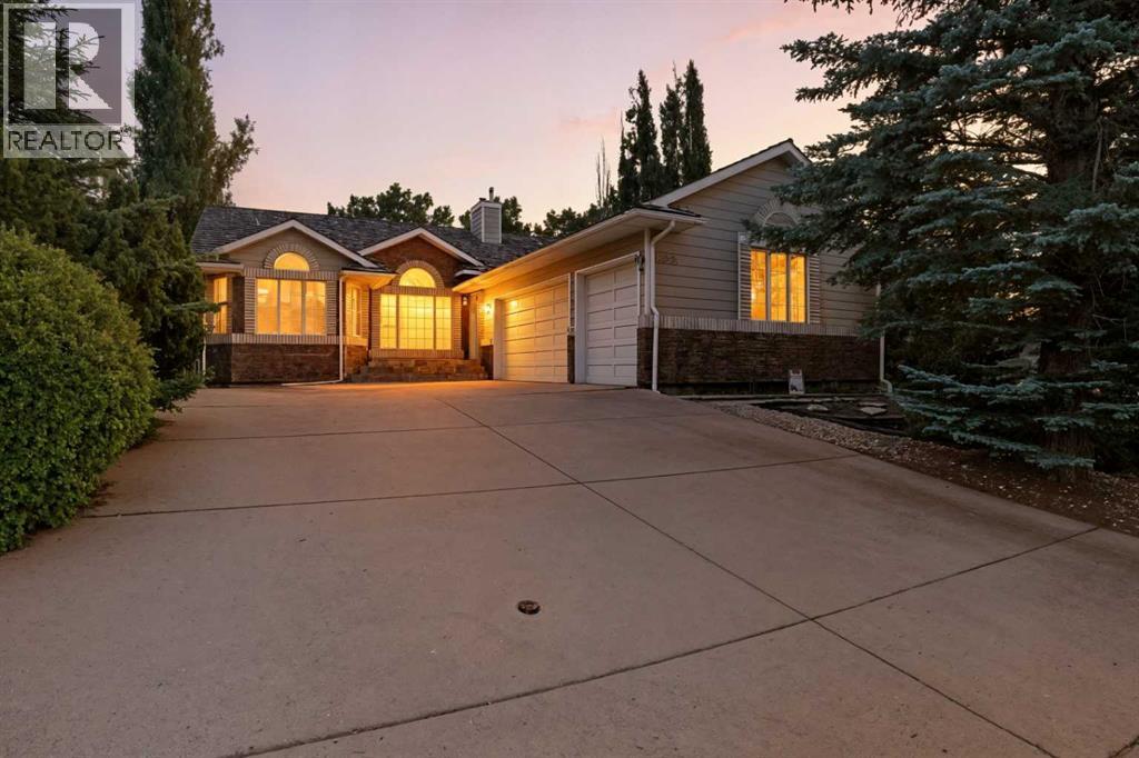 1552 Evergreen Hl SW, Calgary, AB T2Y 2R7