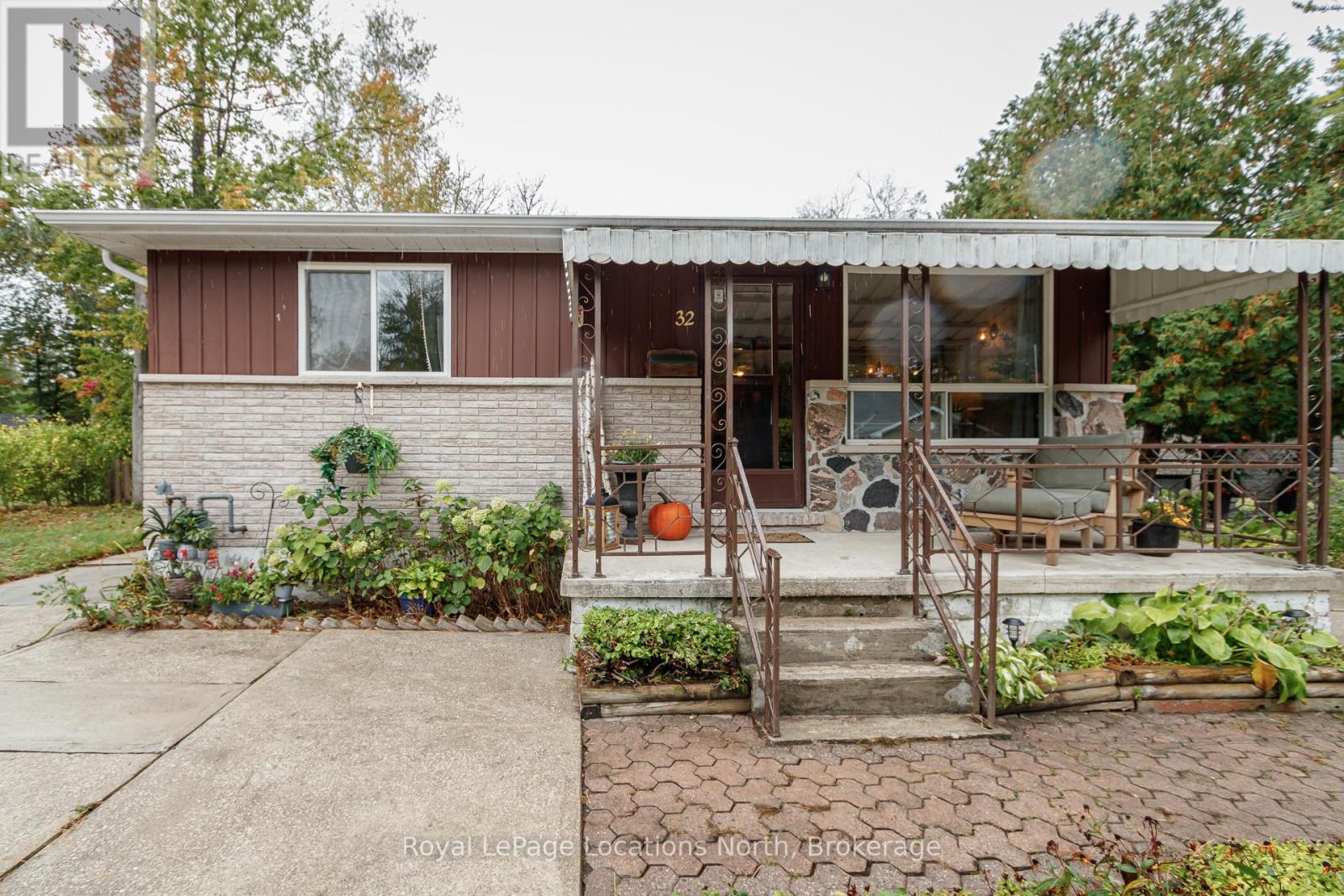 32 57th Street South, Wasaga Beach, ON L9Z 1W5