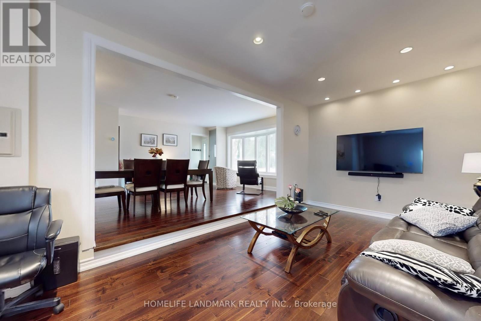 2603 Bromsgrove Rd, Mississauga, ON L5J 1M1