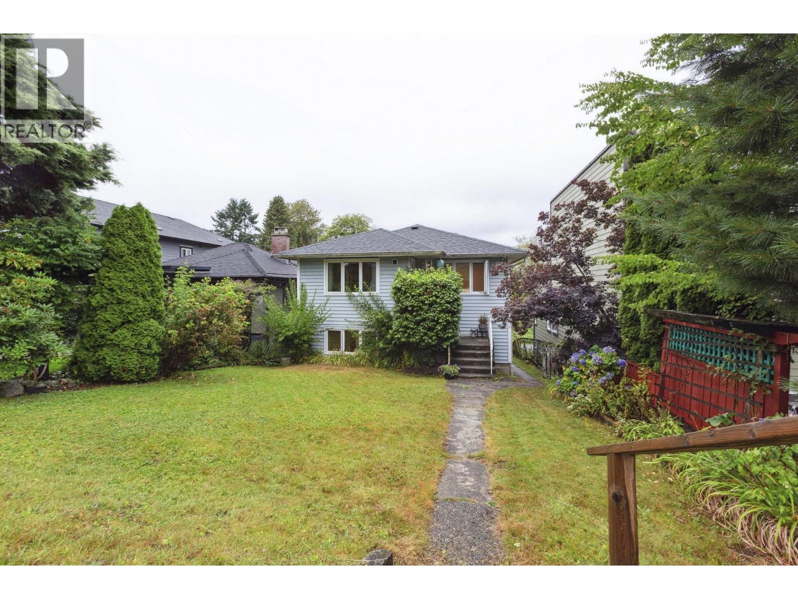 4137 Yale St, Burnaby, BC V5C 1R2