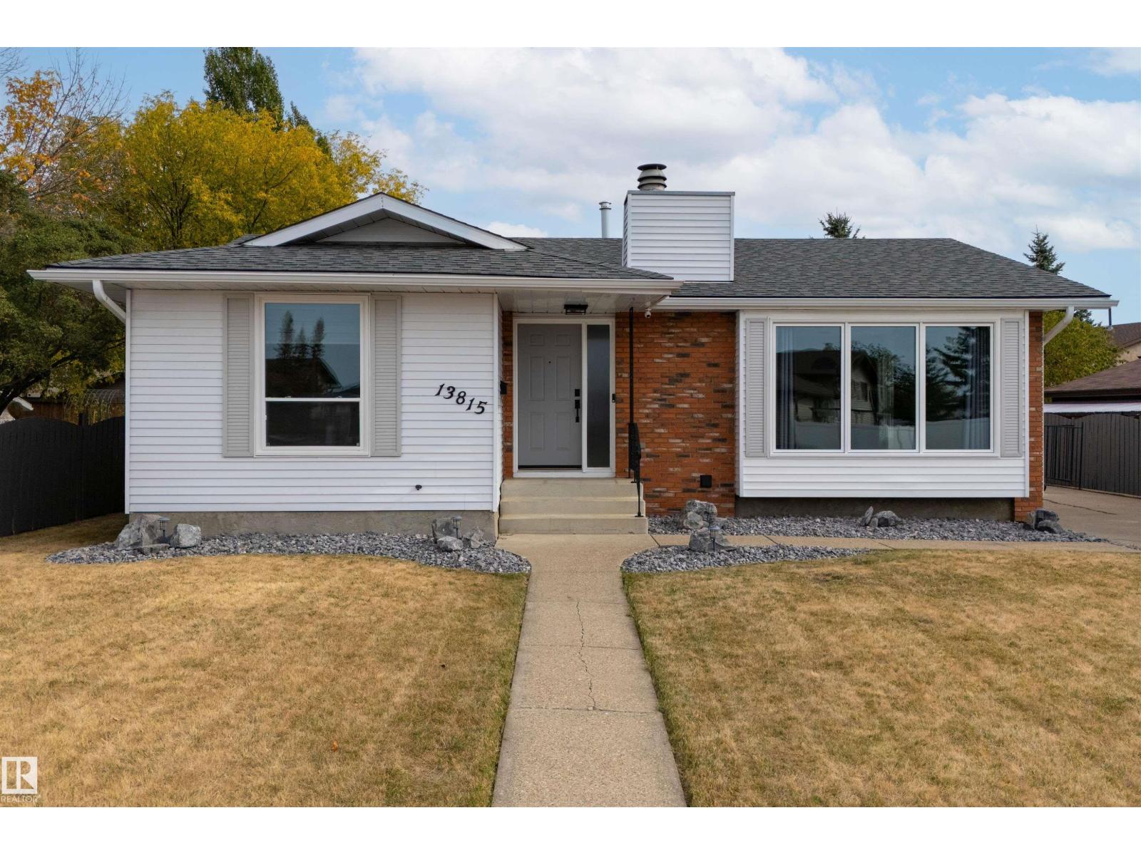 35 St Nw Unit 13815, Edmonton, AB T5Y 2E7