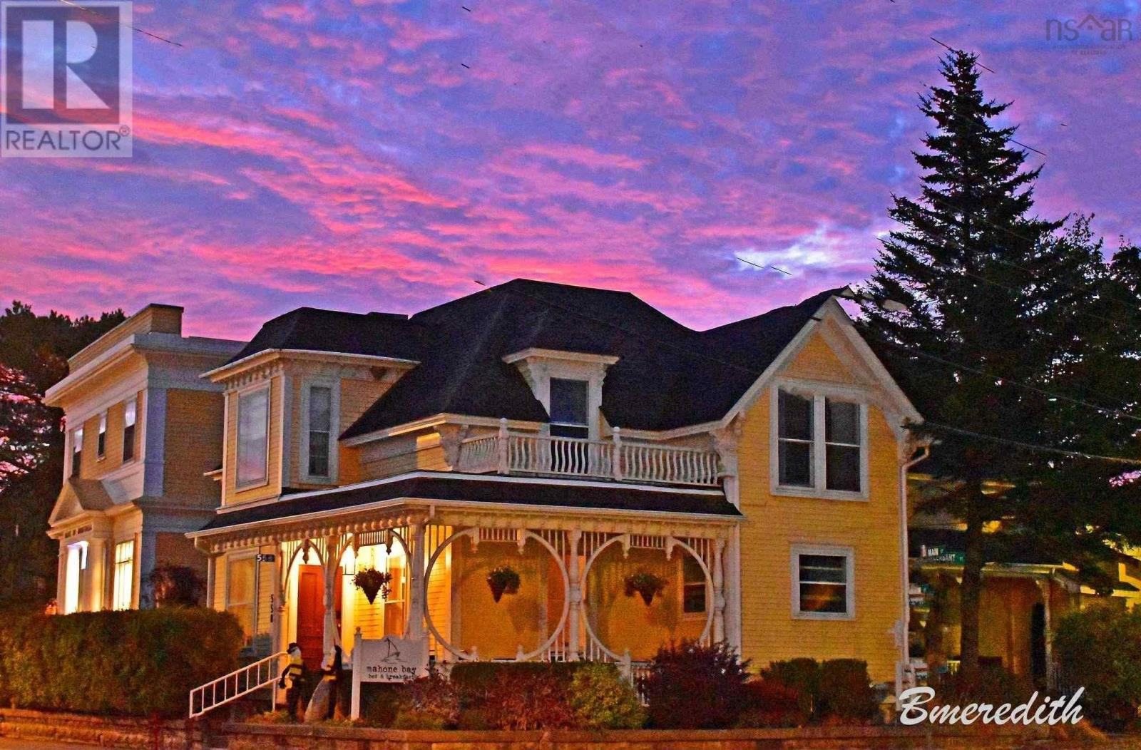 558 Main St, Mahone Bay, NS B0J 2E0