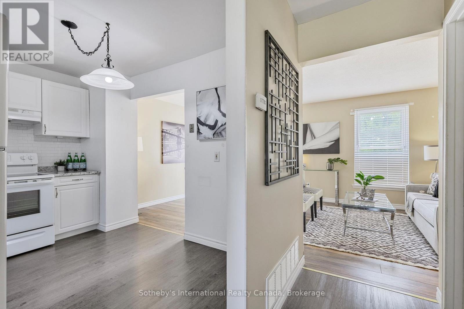 26 Christie Cres, Barrie, ON L4N 4W8