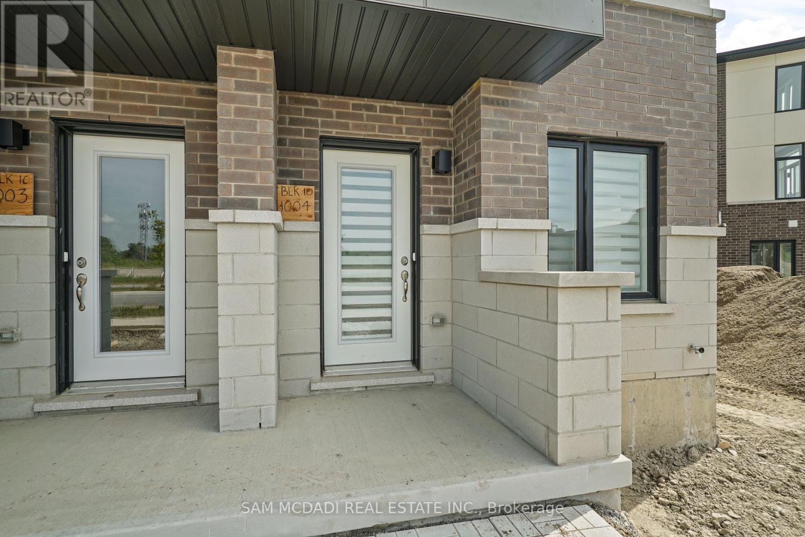 601 1695 Dersan St, Pickering Duffin Heights, ON L1X 0S9