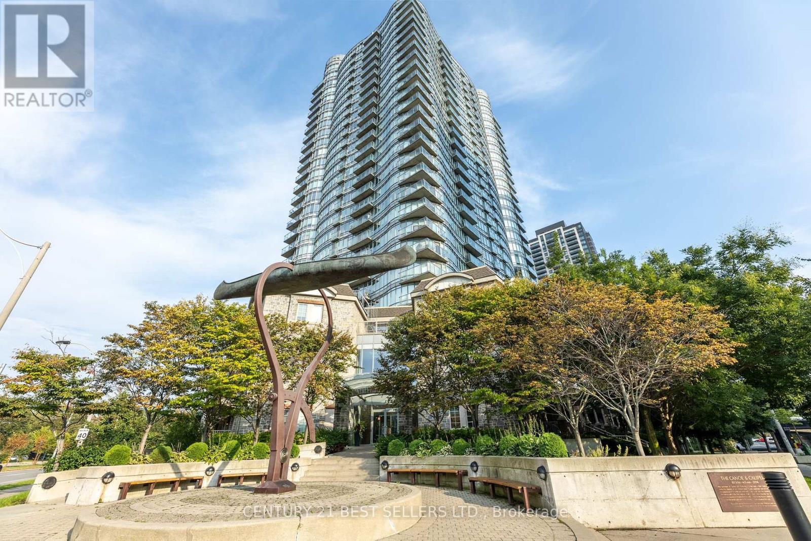 609 15 Windermere Ave, Toronto, ON M6S 5A2