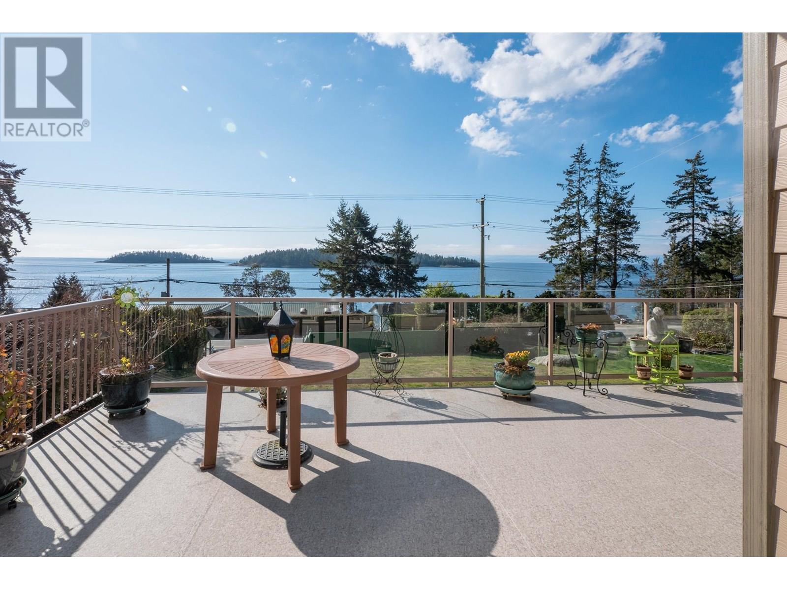 6682 Sunshine Coast Hwy, Sechelt, BC V0N 3A8