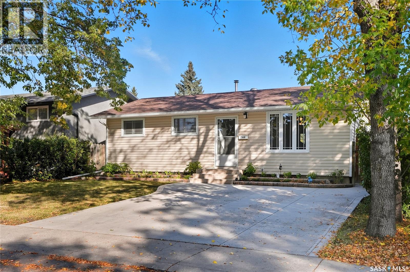 266 Lloyd Cres, Saskatoon, SK S7L 4Z1
