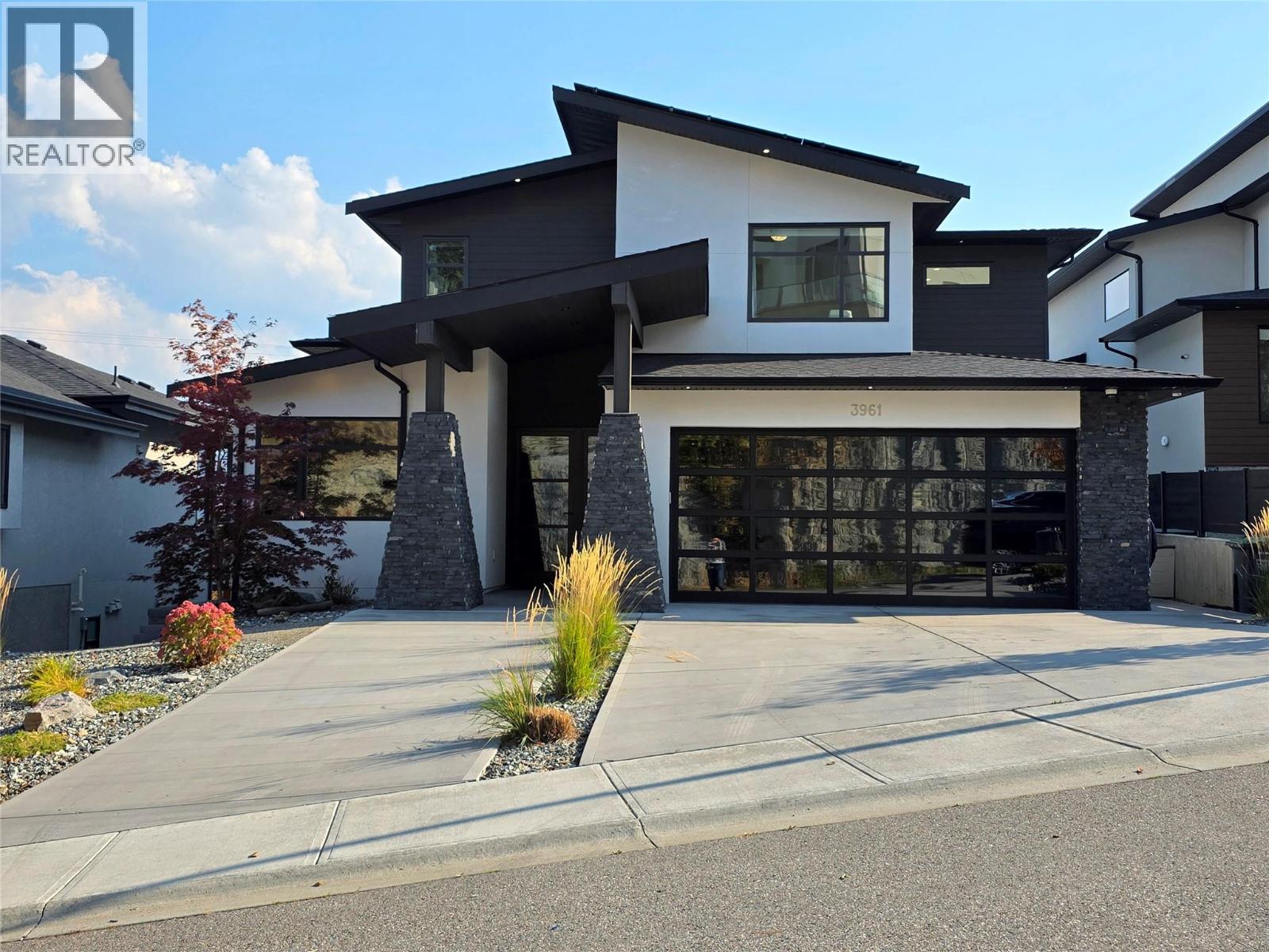 3961 Beachview Dr E, West Kelowna, BC V4T 2K1