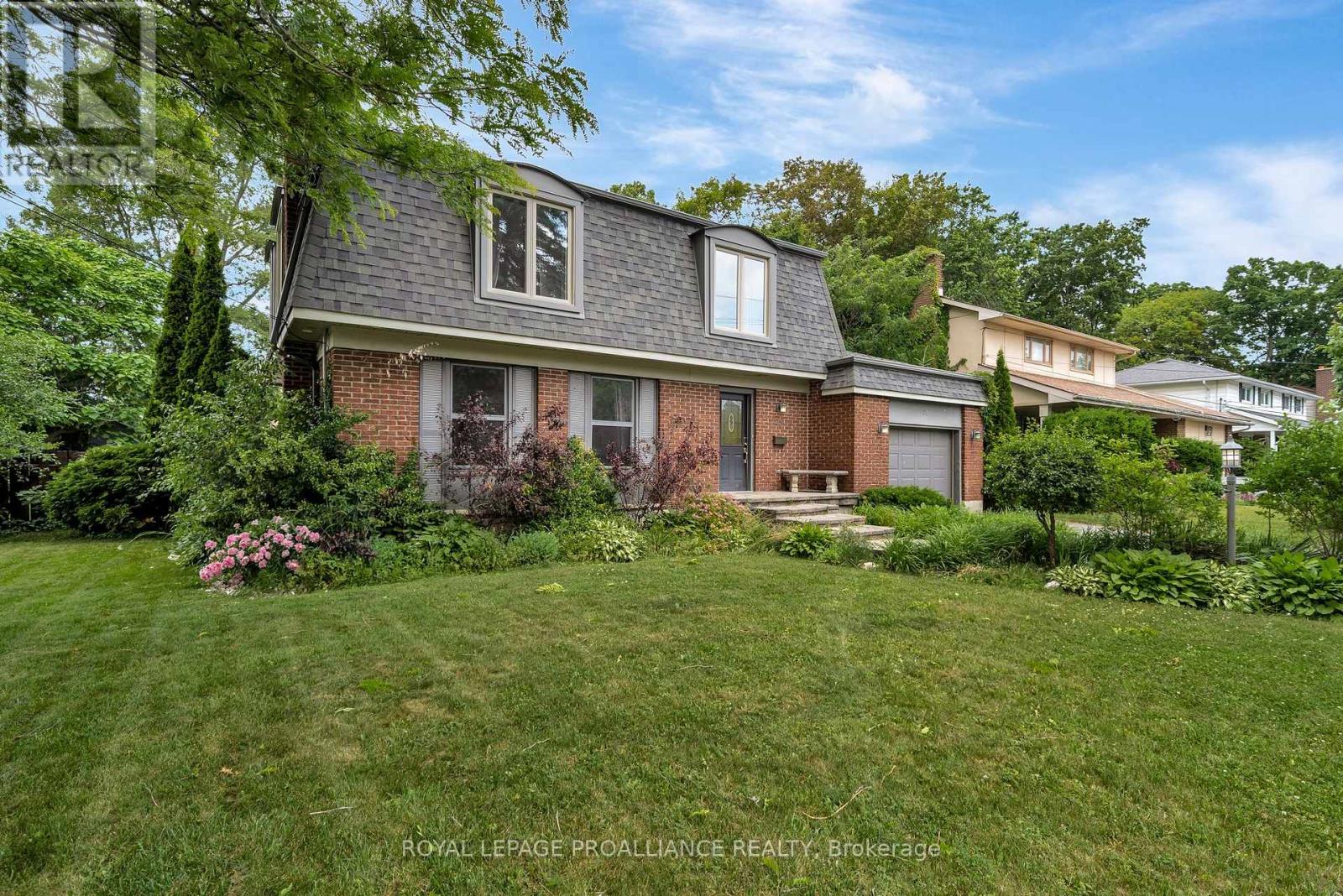 27 Forest Hill Cres, Belleville, ON K8N 4M4