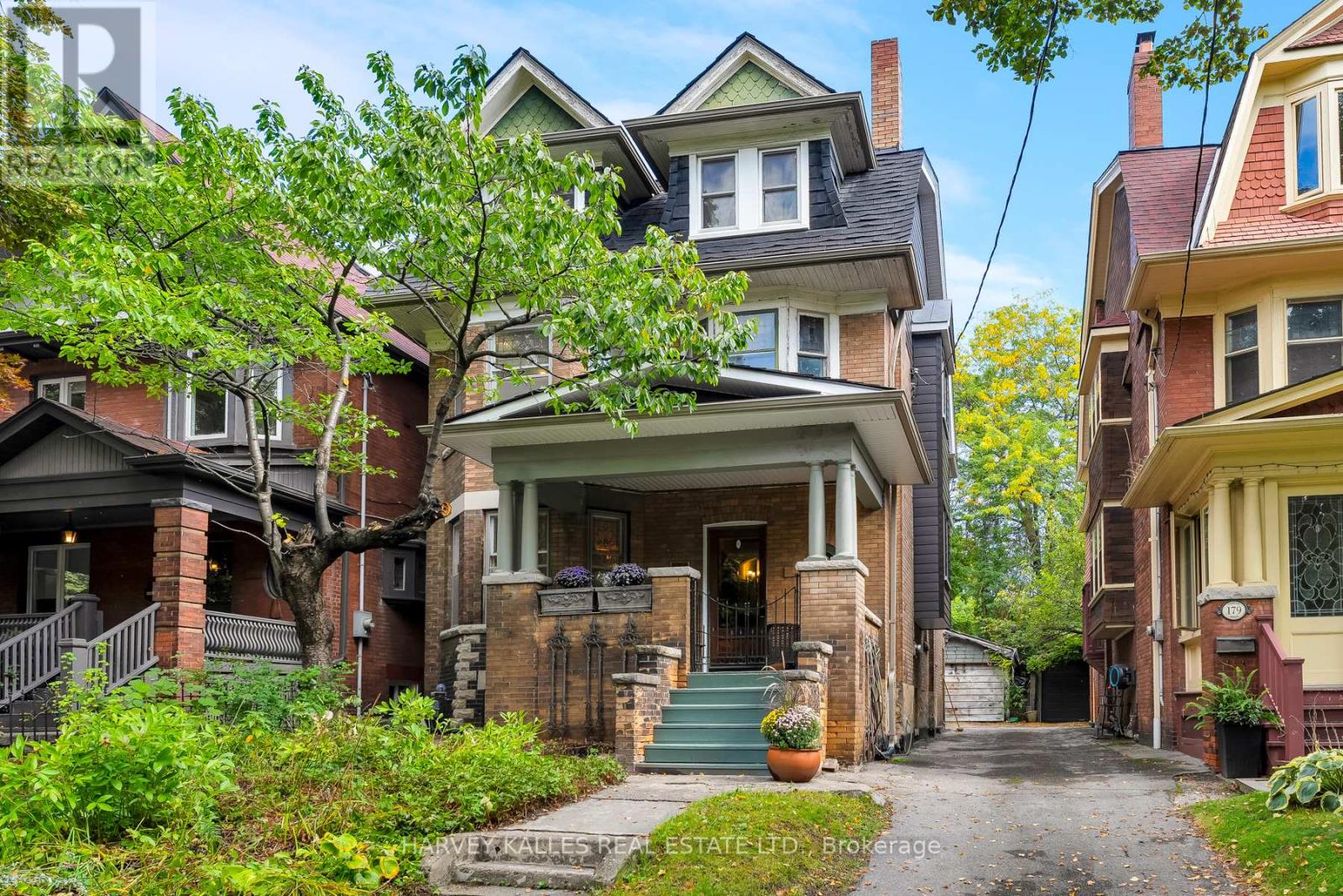 181 Indian Rd, Toronto, ON M6R 2W2