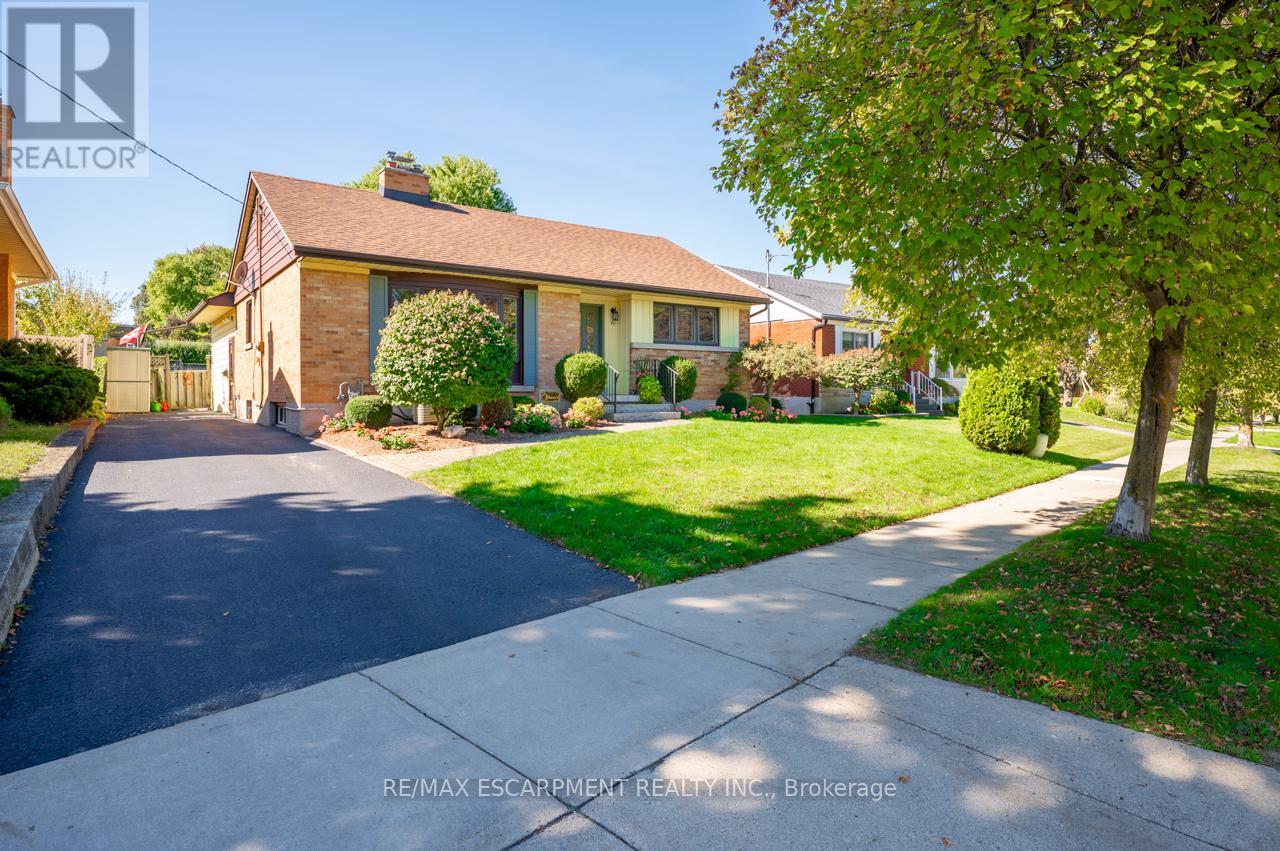 97 Ellis Cres S, Waterloo, ON N2J 2B9