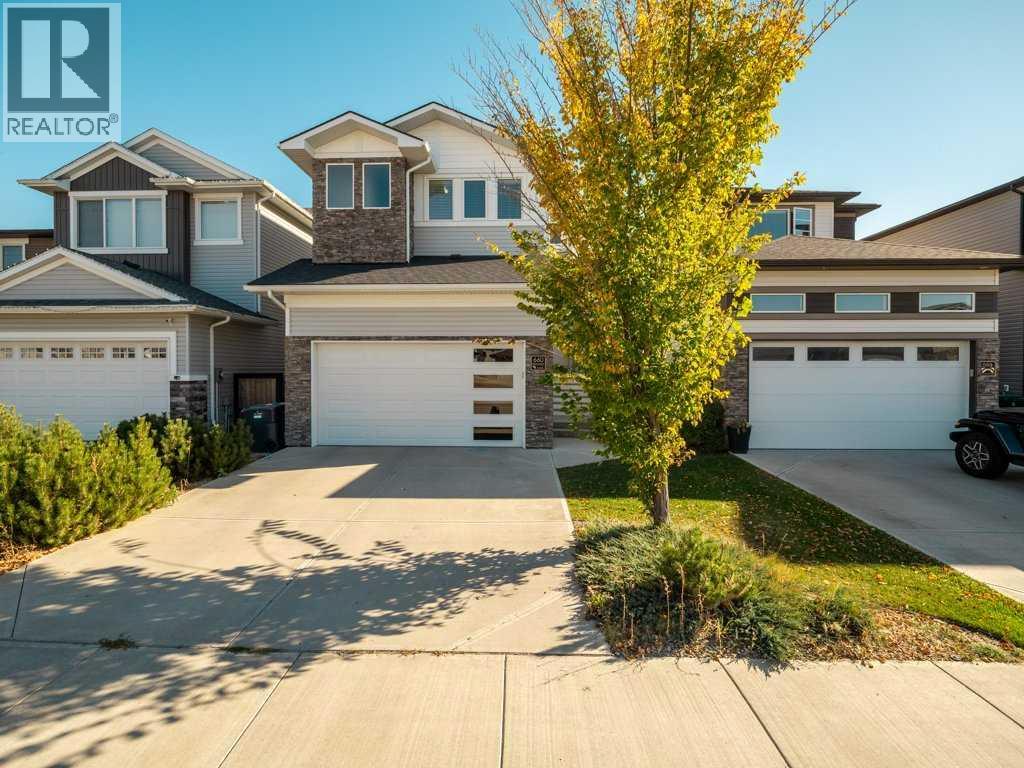 660 Aquitania Blvd W, Lethbridge, AB T1J 4S7