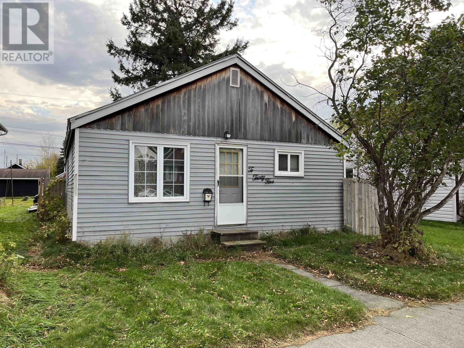1035 Third St E, Fort Frances, ON P9A 1S3