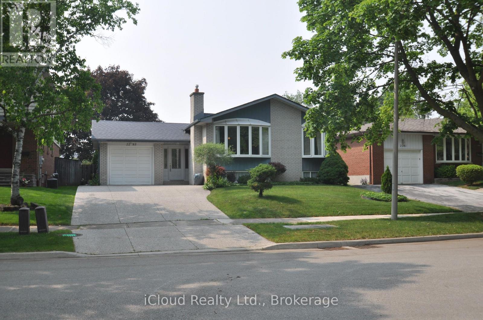 2285 Wyandotte Dr, Oakville, ON L6L 2T4