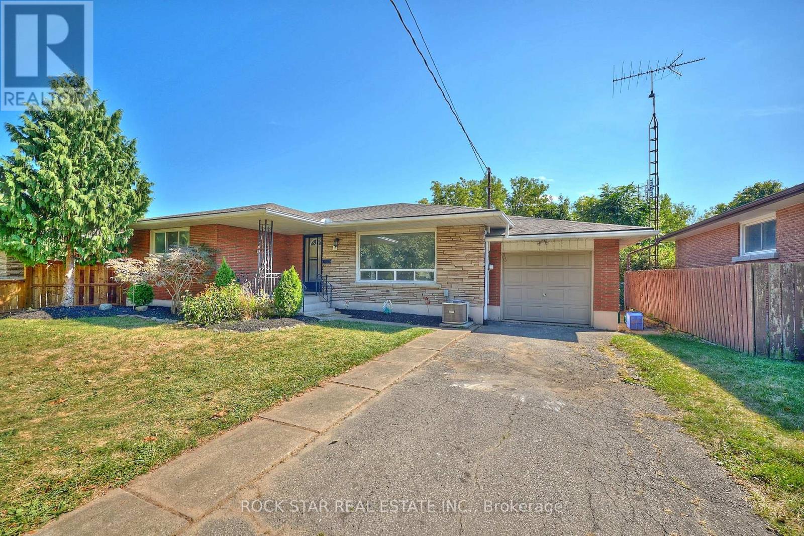 7 Joanna Dr, St. Catharines, ON L2N 1V1