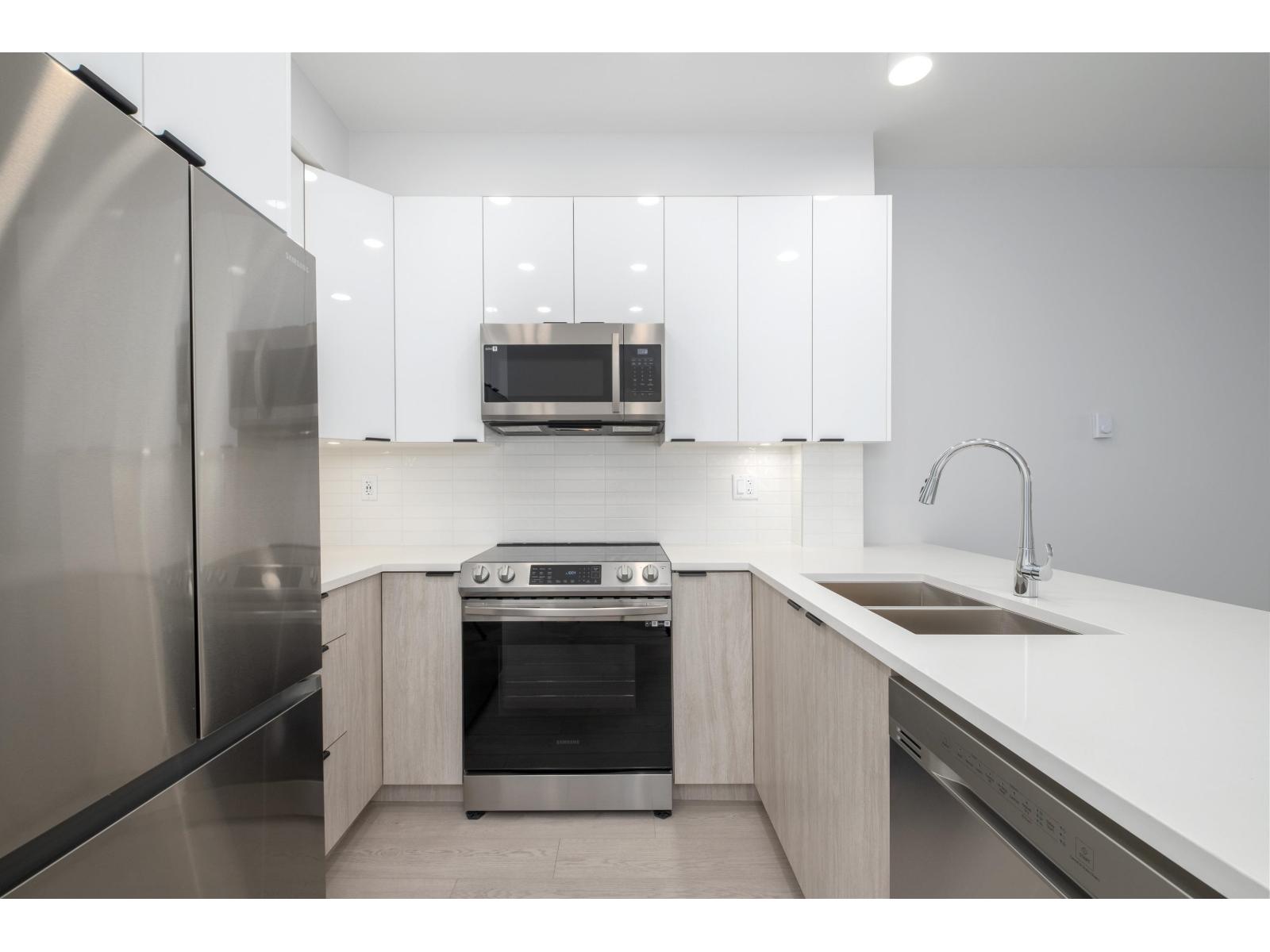20360 Logan Avenue Unit 212, Langley, BC V3A 0P5
