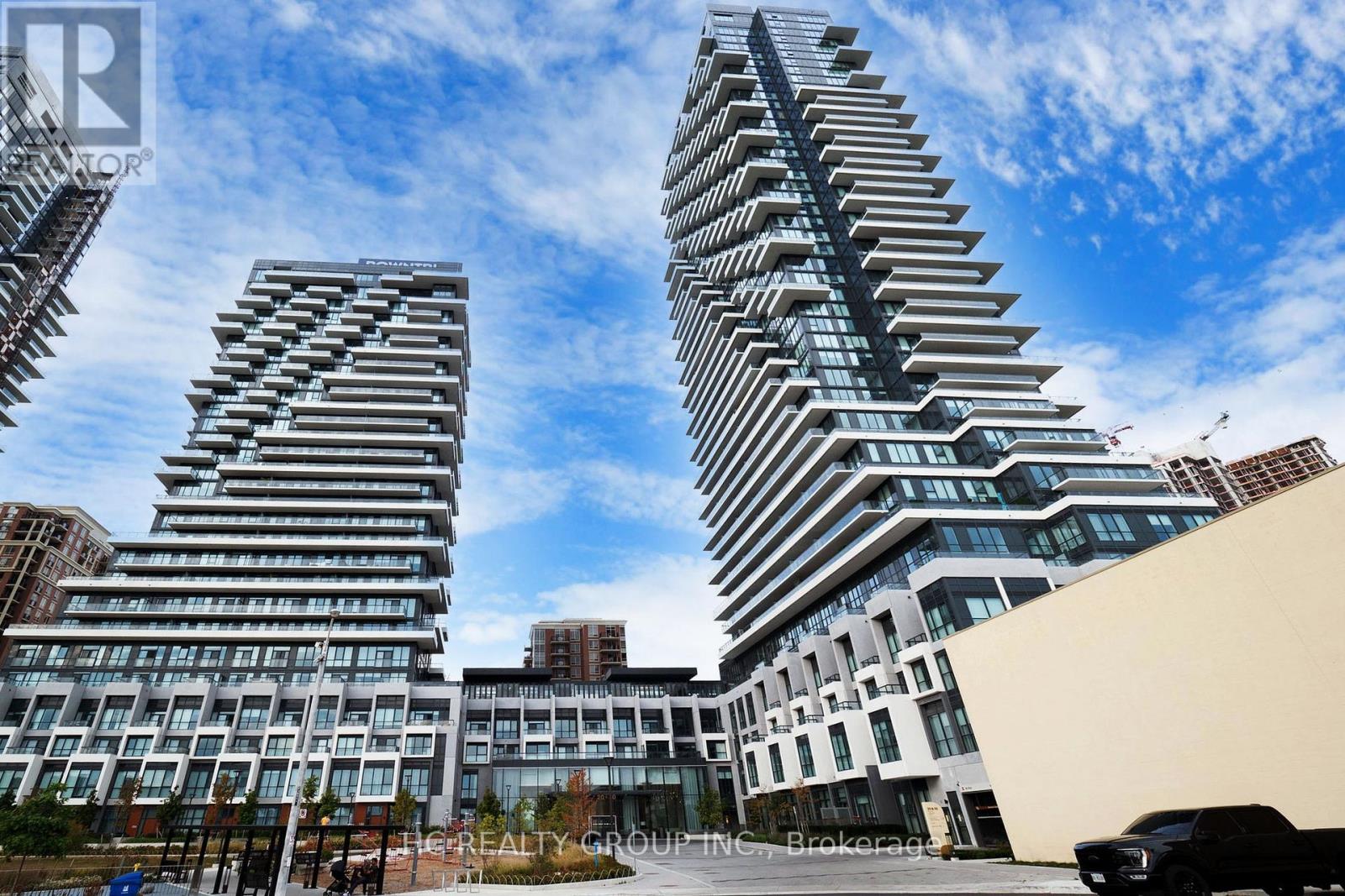 222 30 Inn On The Park Dr, Toronto, ON M3C 0P7