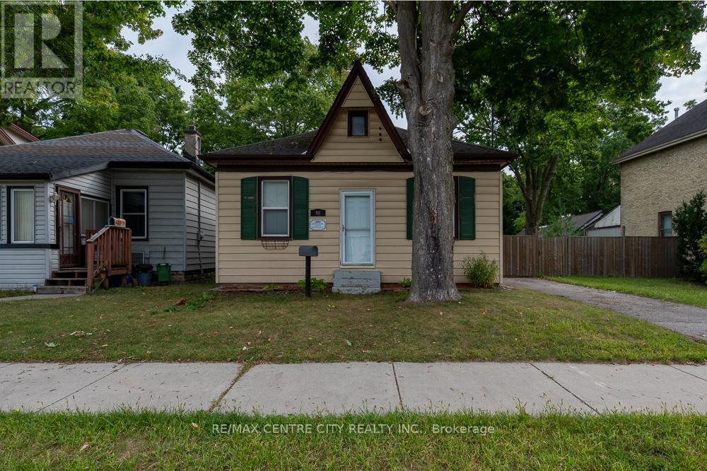 98 Oak St, London, ON N5Z 2H6
