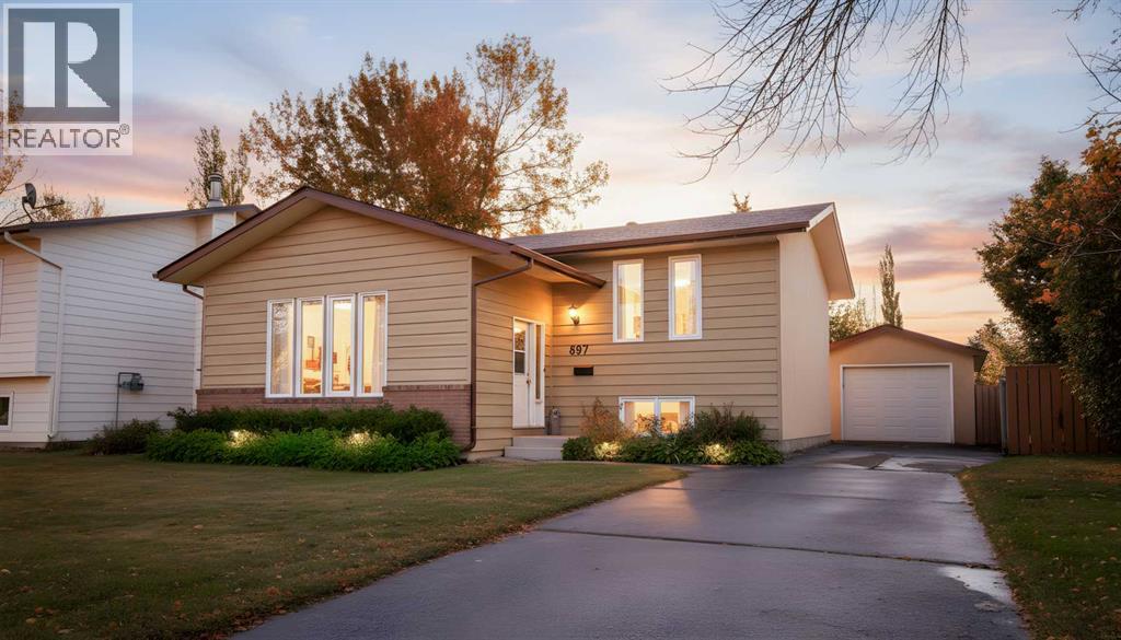 897 Red Crow Blvd W, Lethbridge, AB T1K 5P5